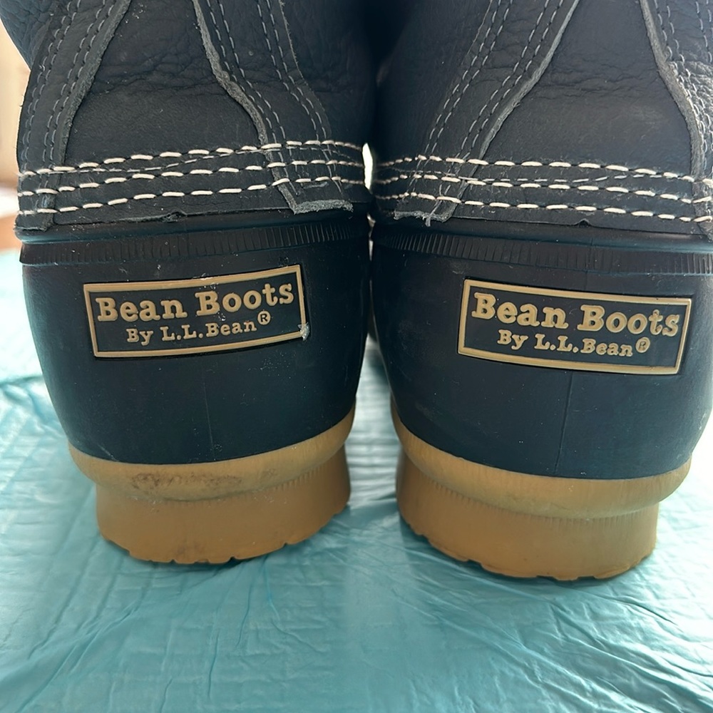 LL Bean Men’s boot worn once. Navy in color.